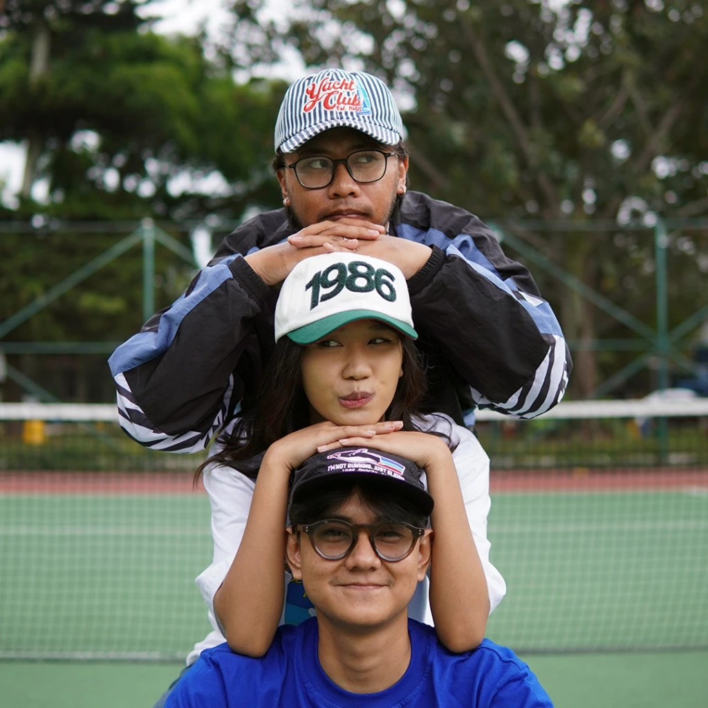 Club of 1986 Sliding Penguin Retro Nylon 5 Panel Cap / Topi Nilon Vintage Classic Tali Serutt